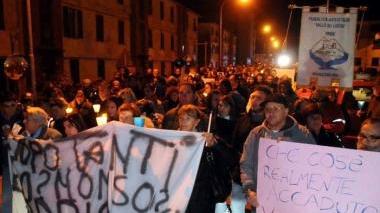 La fiaccolata per le strade di Aulla organizzata dal comitato presieduto da Valettini