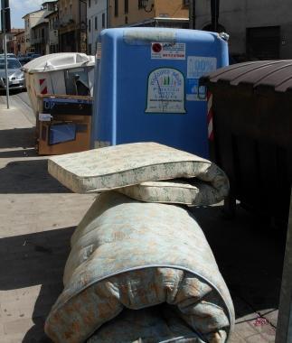 Cassonetti per la raccolta differenziata 