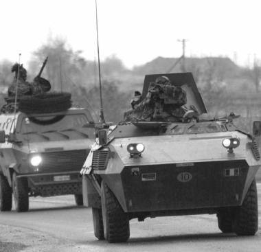 Mezzi militari durante una missione 