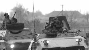 Mezzi militari durante una missione