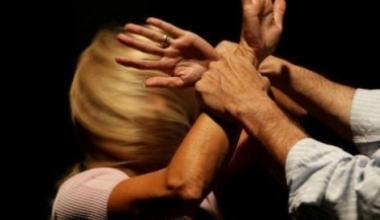 Alto ufficiale accusato di violenza su moglie e figlie