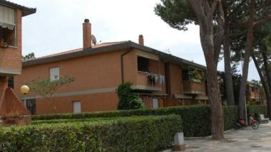<b>EDILIZIA</b> Una serie di case popolari     
