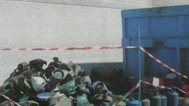 Le bombole di gas sequestrate