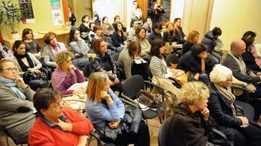 L’assemblea dei genitori contrari ai piatti di plastica dura