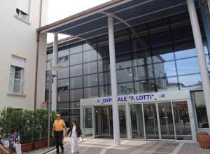 70 quadri colorano il reparto di oncologia