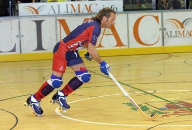 <b>ALLENATORE-GIOCATORE.</b> Roberto Crudeli (Forte) 