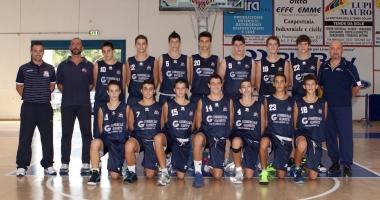 La formazione dellunder 15 del Basket Cecina 