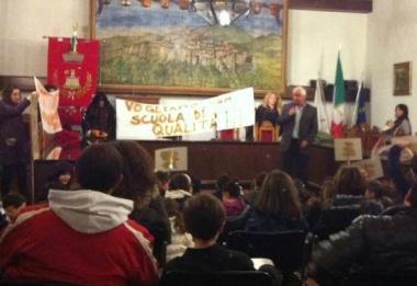 <strong>L’ASSEMBLEA</strong> di ieri. Qui sopra il sindaco Mambrini