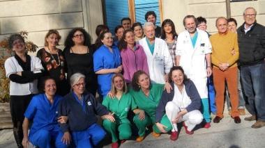 Cinelli e Curcio al rinfresco A sinistra foto di gruppo di nuovi e vecchi dipendenti dell’ospedale Pacini