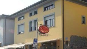 Sopra il bar Trieste A destra la titolare Valentina Fattori