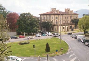 Piazzale Risorgimento dove il Comune vuole mettere un parcheggio