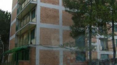 Una delle case in vendita nel villaggio Enel di Larderello