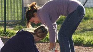 Genitori-giardinieri alla scuola materna