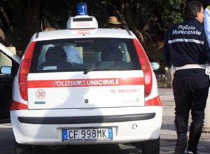 Merce contraffatta in un appartamento, 4 denunce