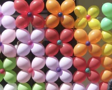 <b>PALLONCINI</b> colarati per i bambini degli asili di Grosseto 