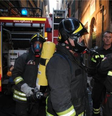 Vigili ieri in via Buia 