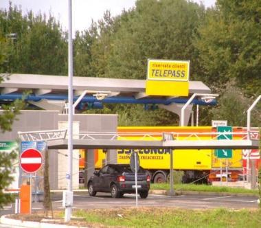 Il casello autostradale al Frizzone 