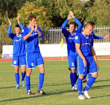 I giocatori azzurri salutano i tifosi 