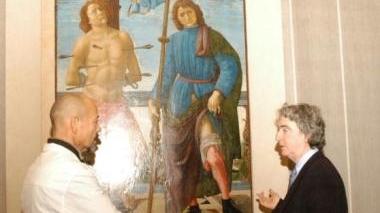 Matteoni davanti a un’opera
