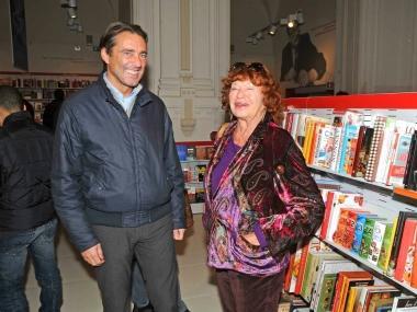 Il sindaco insieme a Inge Feltrinelli nella nuova libreria 