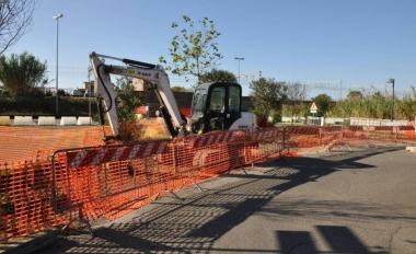 Un cantiere lungo una strada 