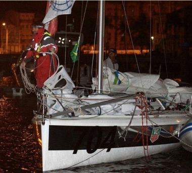 <b>FESTEGGIATO.</b> Simone Gesi col Tagad&agrave; allarrivo a Bahia 