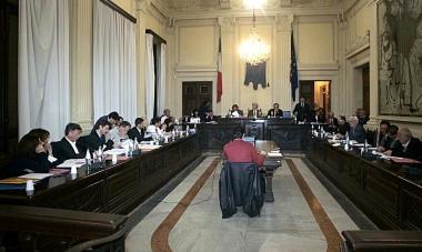 Una seduta del consiglio comunale     