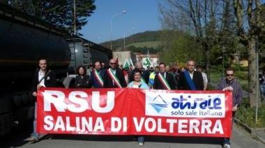 Una delle ultime manifestazioni sindacali fuori dello stabilimento dell’Atisale