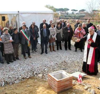 La cerimonia della posa della prima pietra 