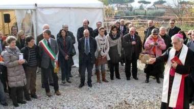 La cerimonia della posa della prima pietra