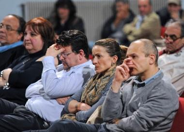 Unassemblea degli operai ex Radicifil e, sotto unaltra del comitato contro linsediamento della Repower 