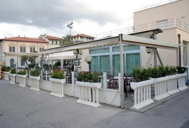 Verande e gazebo dei locali della Passeggiata di Viareggio 
