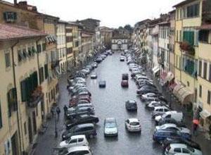Riconosciuti da commerciante e fermati mentre rubano due cinture