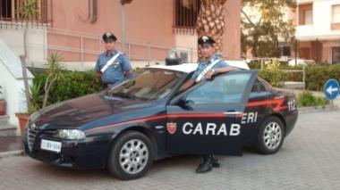 Acido sull'auto della vicina per vendetta: casalinga scoperta