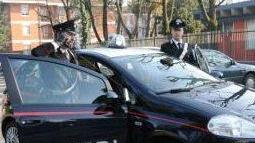 Tenta di rapinare una borsa, arrestato
