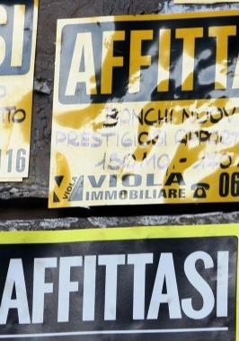 Oltre all'età occorre essere residenti in Toscana da 5 anni