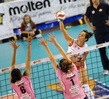 Natalia Brussa in attacco (Biancoforno)  