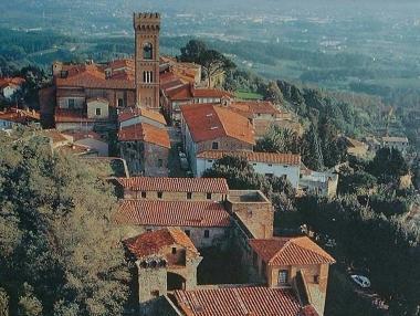 Il suggestivo paese di Montecarlo 
