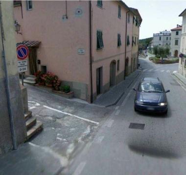 Riparbella, linizio di via della Noce 