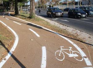 Viale Boccaccio, nuovo semaforo per la pista ciclabile