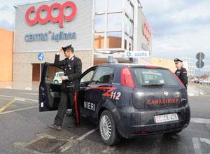 Ladri acrobati si calano nel centro commerciale: arrestati