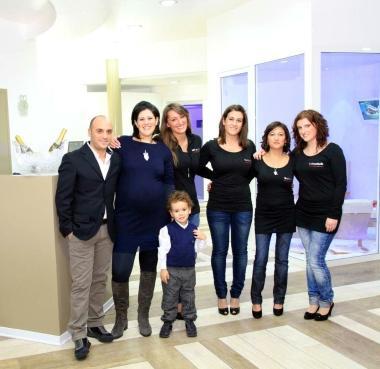 Parte dello staff allinaugurazione del Kokaclub 