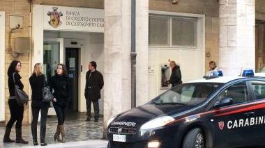 L’intervento dei carabinieri presso la banca in via Petrarca