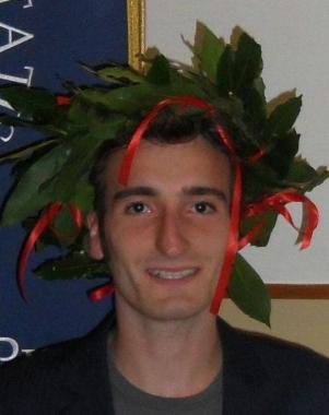 UNA LAUREA PER DAVIDE Congratulazioni a Davide Molesti che si è laureato in scienze motorie. ...