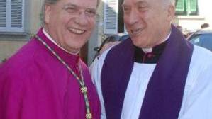 Il vescovo e monsignor Cristiani