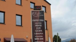 Il bar Dolci Pensieri in viale Europa a Lammari (Vip)
