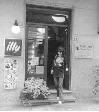 Il bar Dazzi in via Mazzini a Pietrasanta 
