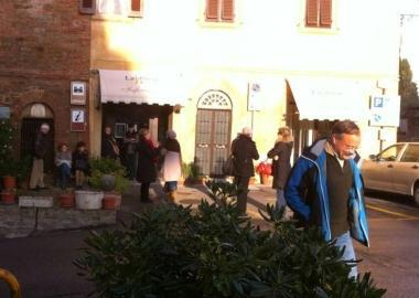 In fila per i biglietti 