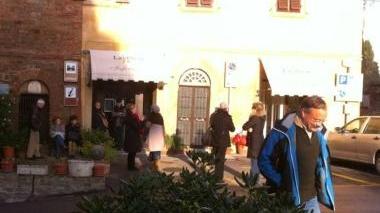 In fila per i biglietti
