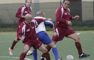 Con le maglie scure Mondanelli, Longo e Bini 